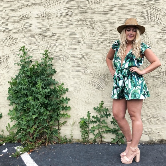 Meet your Posher, Danielle 🫶🏽 - Picture 5 of 9